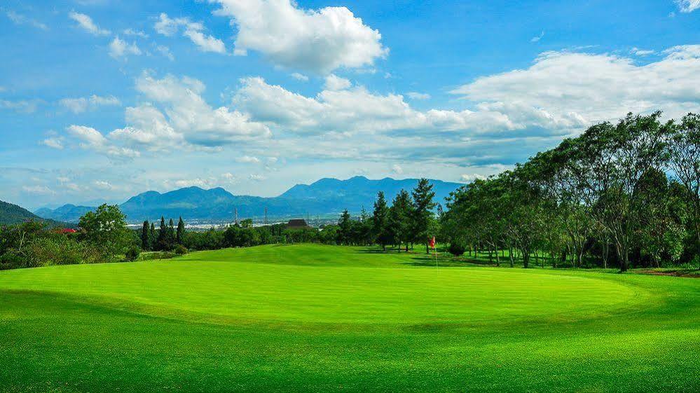Bandung Giri Gahana Golf&Resort Jatinangor Exterior foto